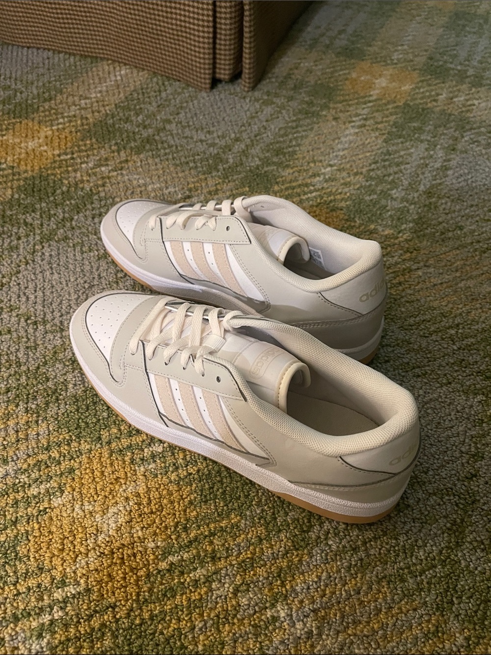 adidas Men’s Off-White & Cream Low-Top Sneakers